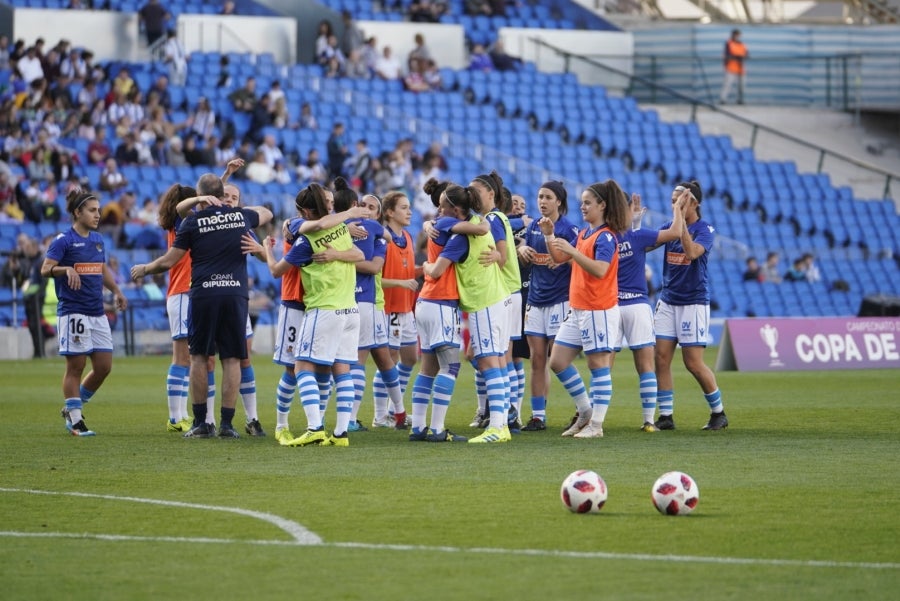 Los aficionados de la Real Sociedad se vuelcan con los jugadores, tal y como demostraron los más de 21.000 espectadores que acudieron a Anoeta para ver jugar a las de Arconada. 