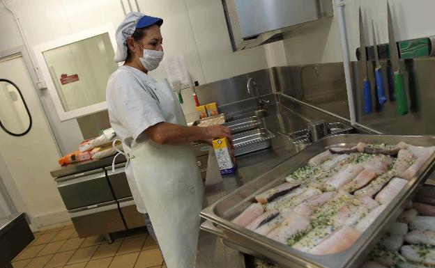 LAB alcanza un preacuerdo del convenio comedores escolares gestionados empresas de catering | El Diario