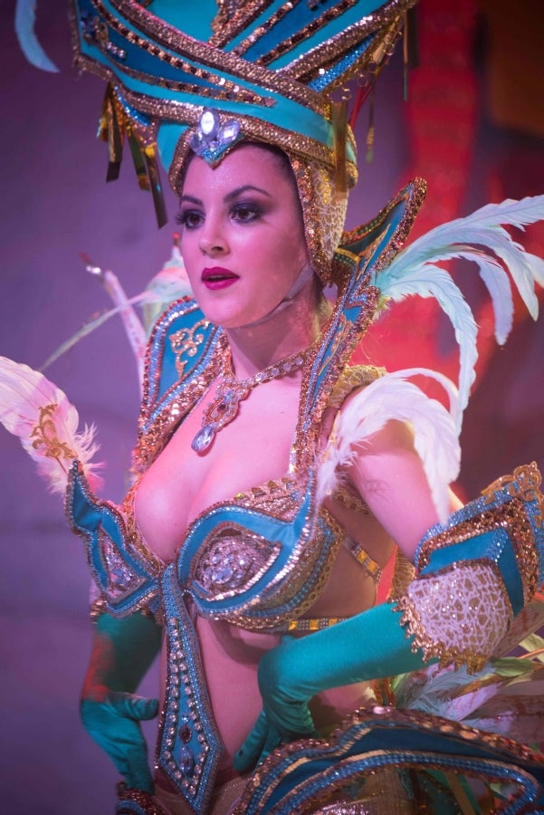 Los carnavales de Santa Cruz de Tenerife son unas de las celebraciones más conocidas a nivel mundial. Así, el evento, de un mes de duración, comenzó el 1 de febrero y finaliza el 10 de marzo con orquestas que tocan ritmos caribeños y brasileños con actuaciones que van desde la elección de la Reina del Carnaval, la Reina menor y la Reina mayor, bandas callejeras satíricas, comparsas y hasta actuaciones por las calles. 