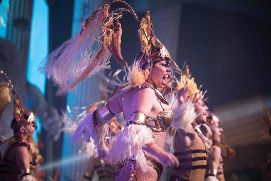 Los carnavales de Santa Cruz de Tenerife son unas de las celebraciones más conocidas a nivel mundial. Así, el evento, de un mes de duración, comenzó el 1 de febrero y finaliza el 10 de marzo con orquestas que tocan ritmos caribeños y brasileños con actuaciones que van desde la elección de la Reina del Carnaval, la Reina menor y la Reina mayor, bandas callejeras satíricas, comparsas y hasta actuaciones por las calles. 