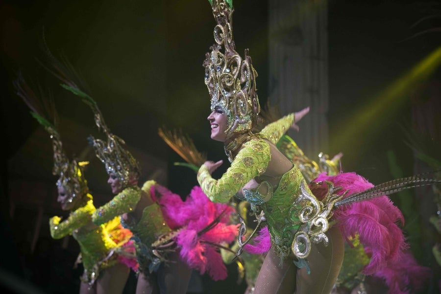 Los carnavales de Santa Cruz de Tenerife son unas de las celebraciones más conocidas a nivel mundial. Así, el evento, de un mes de duración, comenzó el 1 de febrero y finaliza el 10 de marzo con orquestas que tocan ritmos caribeños y brasileños con actuaciones que van desde la elección de la Reina del Carnaval, la Reina menor y la Reina mayor, bandas callejeras satíricas, comparsas y hasta actuaciones por las calles. 