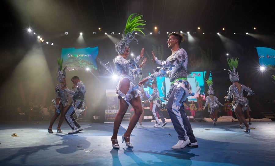 Los carnavales de Santa Cruz de Tenerife son unas de las celebraciones más conocidas a nivel mundial. Así, el evento, de un mes de duración, comenzó el 1 de febrero y finaliza el 10 de marzo con orquestas que tocan ritmos caribeños y brasileños con actuaciones que van desde la elección de la Reina del Carnaval, la Reina menor y la Reina mayor, bandas callejeras satíricas, comparsas y hasta actuaciones por las calles. 