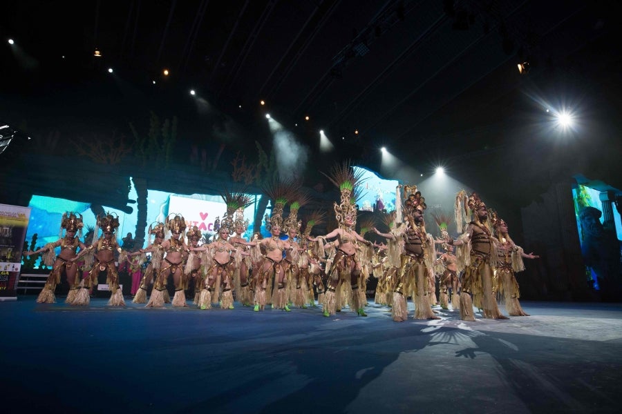 Los carnavales de Santa Cruz de Tenerife son unas de las celebraciones más conocidas a nivel mundial. Así, el evento, de un mes de duración, comenzó el 1 de febrero y finaliza el 10 de marzo con orquestas que tocan ritmos caribeños y brasileños con actuaciones que van desde la elección de la Reina del Carnaval, la Reina menor y la Reina mayor, bandas callejeras satíricas, comparsas y hasta actuaciones por las calles. 