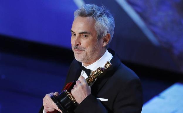 Alfonso Cuarón, con el Oscar a mejor director.
