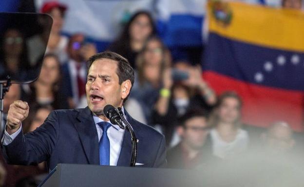 El senador republicano de Florida Marco Rubio habla antes del presidente de los Estados Unidos, Donald J. Trump, ante la comunidad venezolano-estadounidense, este lunes en la Universidad Internacional de Florida, en Miami. 