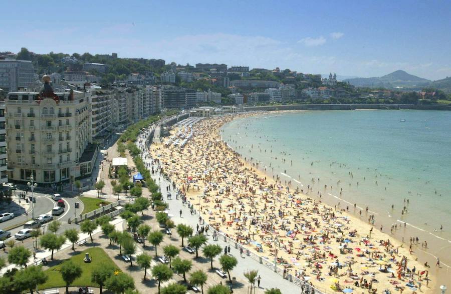 Los viajeros de TripAdvisor coronan por cuarto año consecutivo a la playa de La Concha como la mejor de Europa y la aúpan a la cuarta posición del ránking mundial