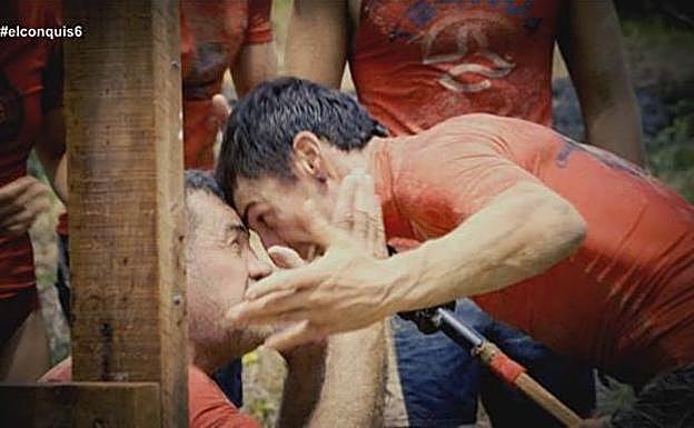 Seleta y Manu cabeza con cabeza