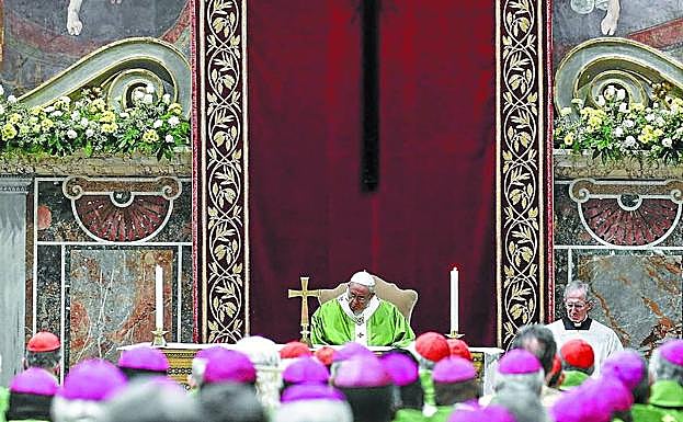 El papa Francisco, durante la eucaristía celebrada el pasado domingo durante la cumbre del Vaticano. 