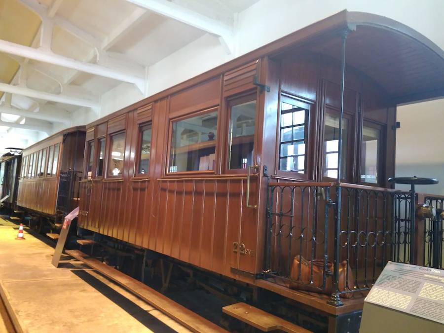 El Museo Vasco del Ferrocarril ofrece un recorrido de 10km en un tren de vapor de más de 100 años de antigüedad entre Azpeitia y la antigua estación de Lasao