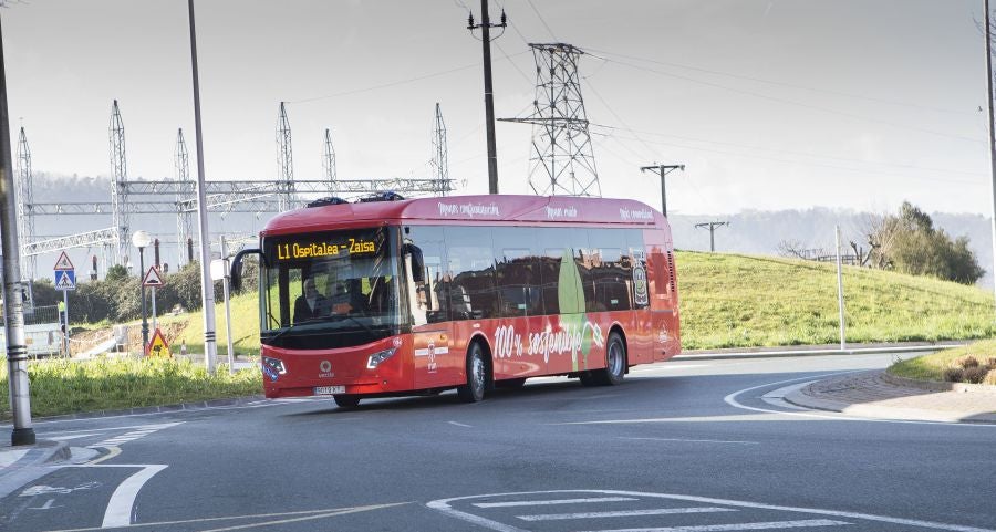 Los nuevos vehículos cargan sus baterías en las cabeceras y se distinguen por una circulación silenciosa, mucho más suave y sin vibraciones