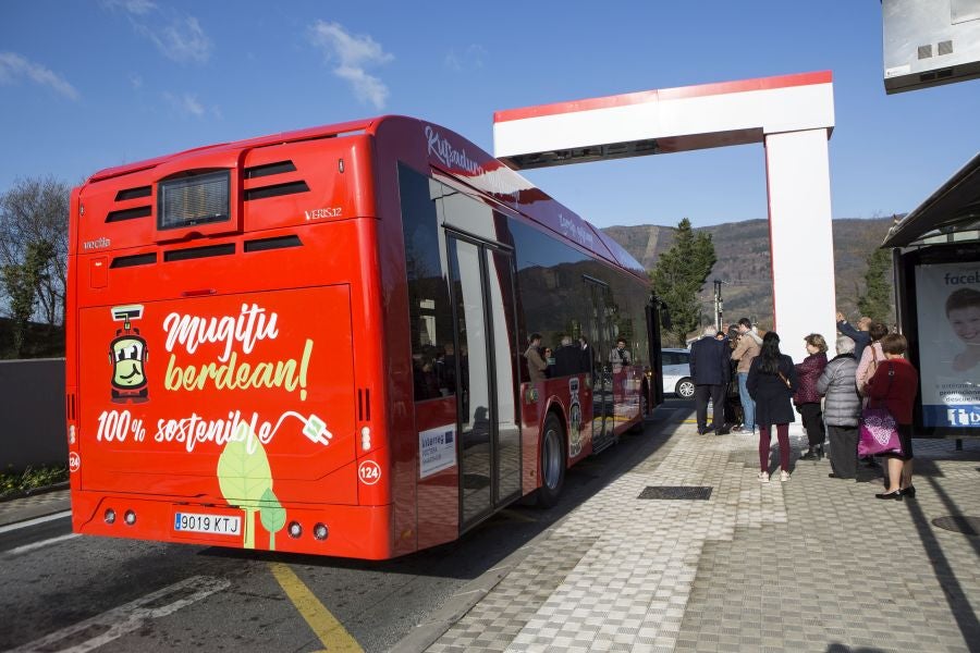 Los nuevos vehículos cargan sus baterías en las cabeceras y se distinguen por una circulación silenciosa, mucho más suave y sin vibraciones