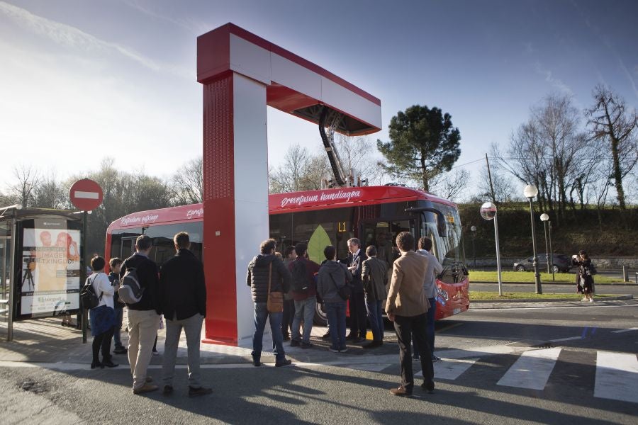Los nuevos vehículos cargan sus baterías en las cabeceras y se distinguen por una circulación silenciosa, mucho más suave y sin vibraciones