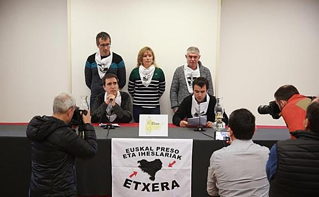 Comparecencia de los familiares de los presos. 