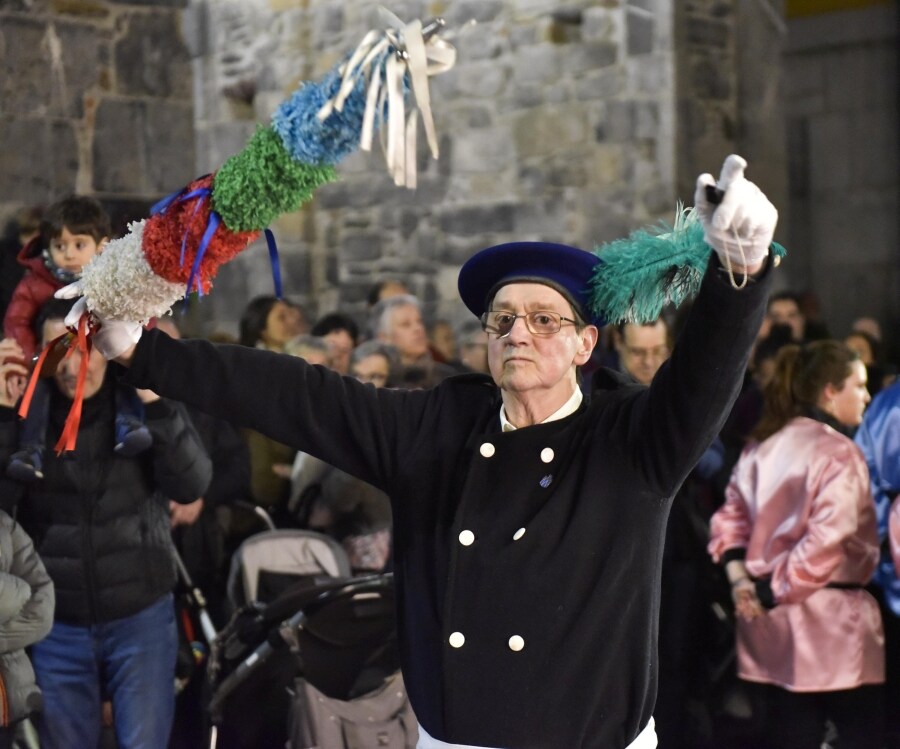 Los Carnavales aterrizan en Tolosa y llenan las calles de música, baile y colores. 