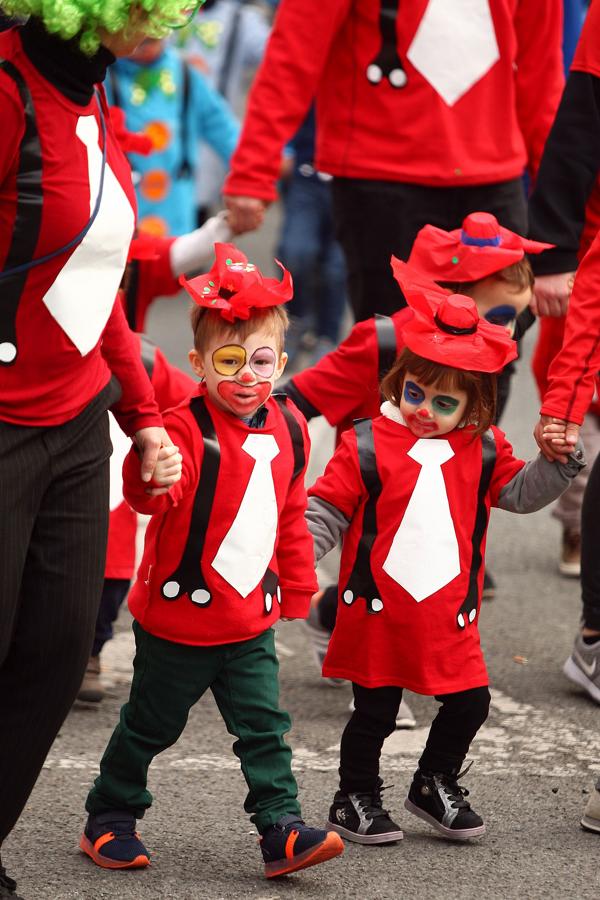 El viernes flaco suele ser el día en el que los centros escolares celebran por las calles el carnaval y el pasado viernes no fue una excepción. 