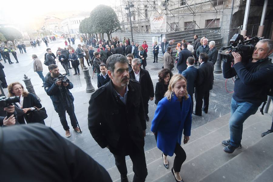 La iglesia de Santa María la Real de Azkoitia se ha quedado pequeña este sábado para acoger a los cientos de personas que han asistido al funeral por el alma del expresidente del PNV Xabier Arzalluz, fallecido el pasado a los 86 años.