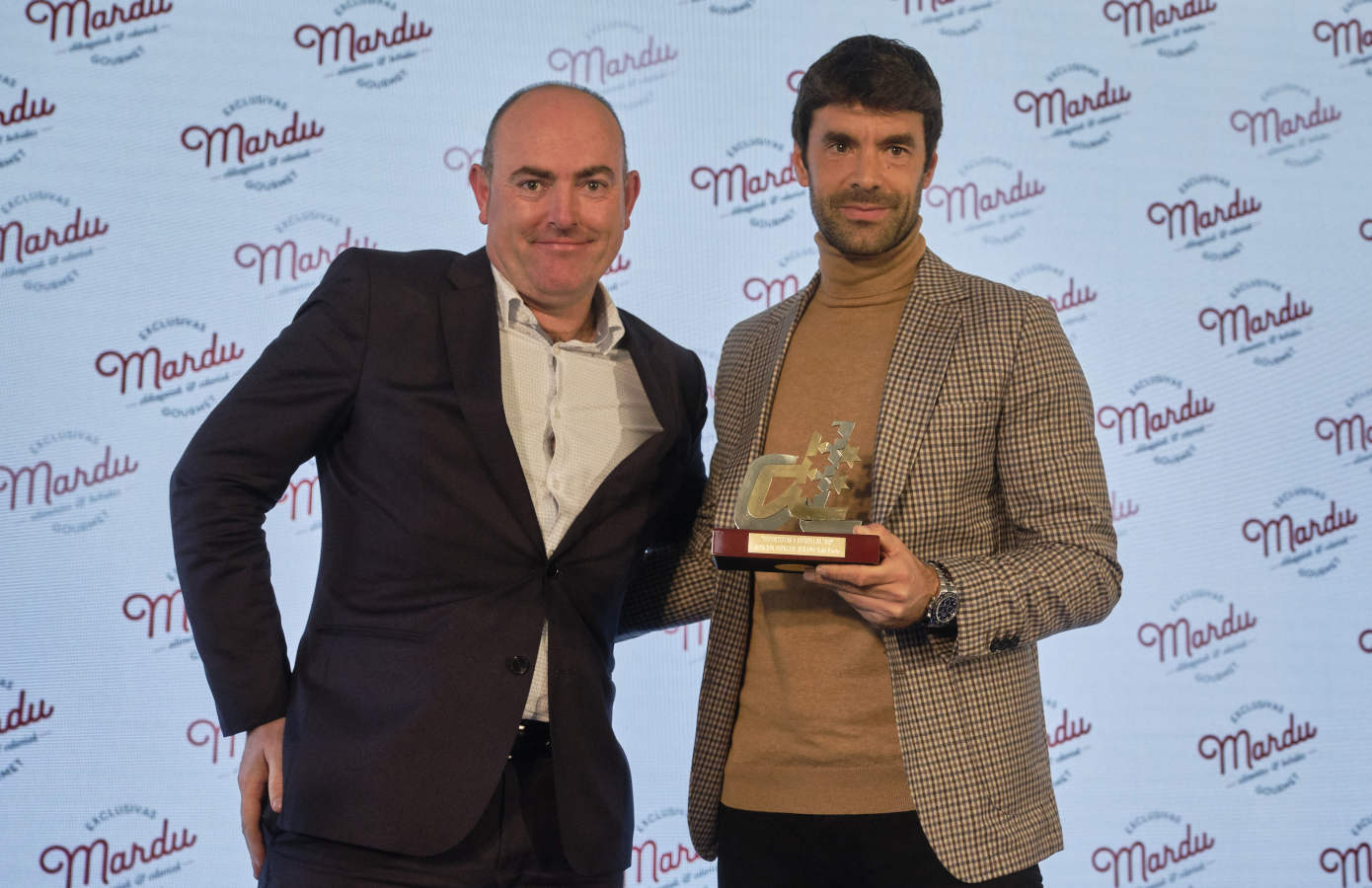 La segunda edición de los premios 'Cinco Estrellas', organizados por EL DIARIO VASCO, han tenido lugar este lunes en el Hotel Maria Cristina de la capital guipuzcoana. El principal galardón ha recaido en la figura de Antoine Griezmann, exjugador de la RealSociedad, actualmente en las filas del Atlético de Madrid y que se ha llevado el premio por su reciente título de Campeón del Mundo logrado en Rusia el verano pasado con la selección francesa y la Europa League, lograda con el Atlético de Madrid.