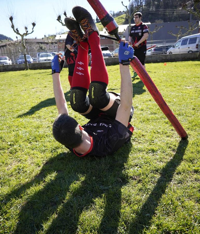 El club Arima Galduak de Eibar practica este novedoso deporte que está dando sus primeros pasos en el País Vasco