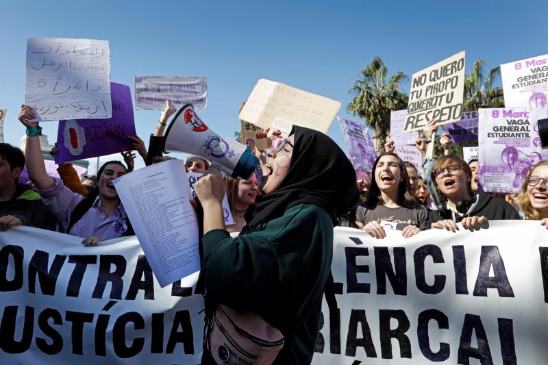 Una marea morada recorre todo el país para reivindicar la igualdad de género