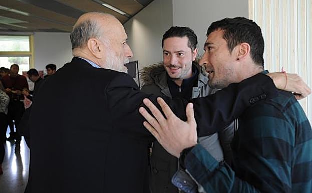 Carlo Petrini saluda a Eneko Atxa