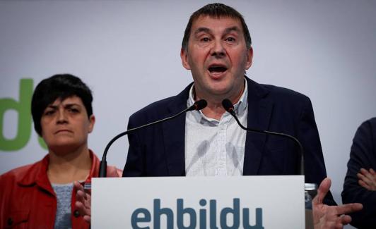 Arnaldo Otegi en la rueda de prensa de este lunes en Donsotia.