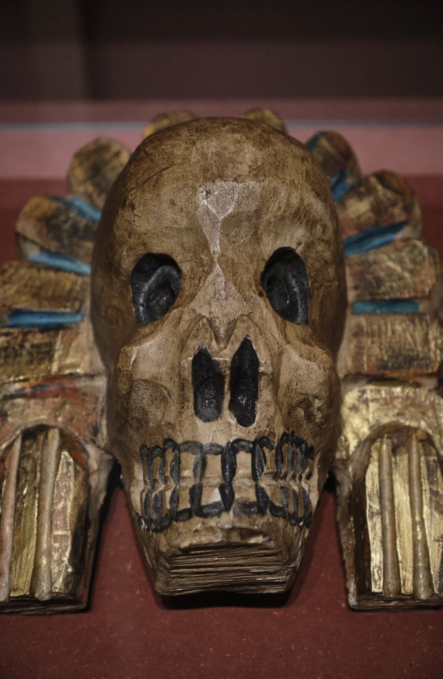 Una exposción que desde este martes se puede ver en el museo donostiarra de San Telmo, un completo recorrido por el capítulo final de la vida y todo lo que gira a su alrededor. La muestra, que permanecerá abierta hasta finales del mes de mayo, repasa las diferentes caras de la muerte.