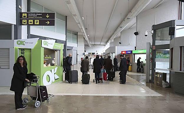 El tráfico de viajeros cae otro 4,9% en febrero