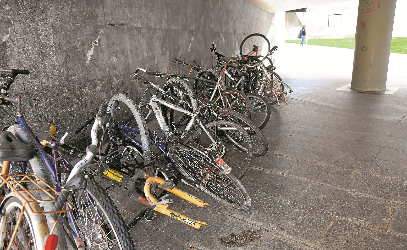 Bicis abandonadas junto a los Juzgados