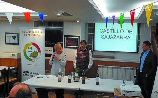 Un momento de la cata de vino celebrada en la Casa de la Rioja.