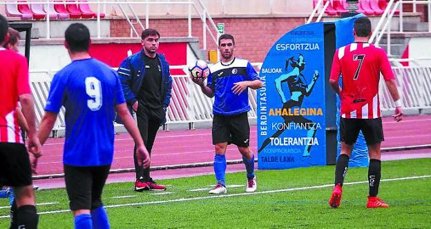 Primera vuelta. El equipo cerrajero se impuso al conjunto de Omar Aizpuru en Mintxeta por 0-2. 