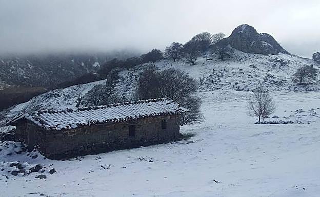 La campa de Urbia, cubierta de nieve.
