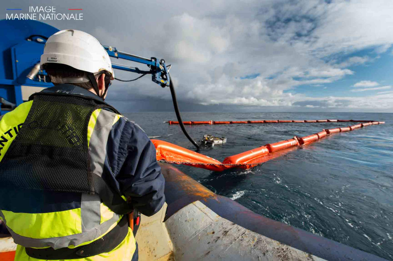 La marea contaminante se ha desplazado en los últimos días hacia Las Landas, aunque en las próximas horas podría variar su trayectoria 