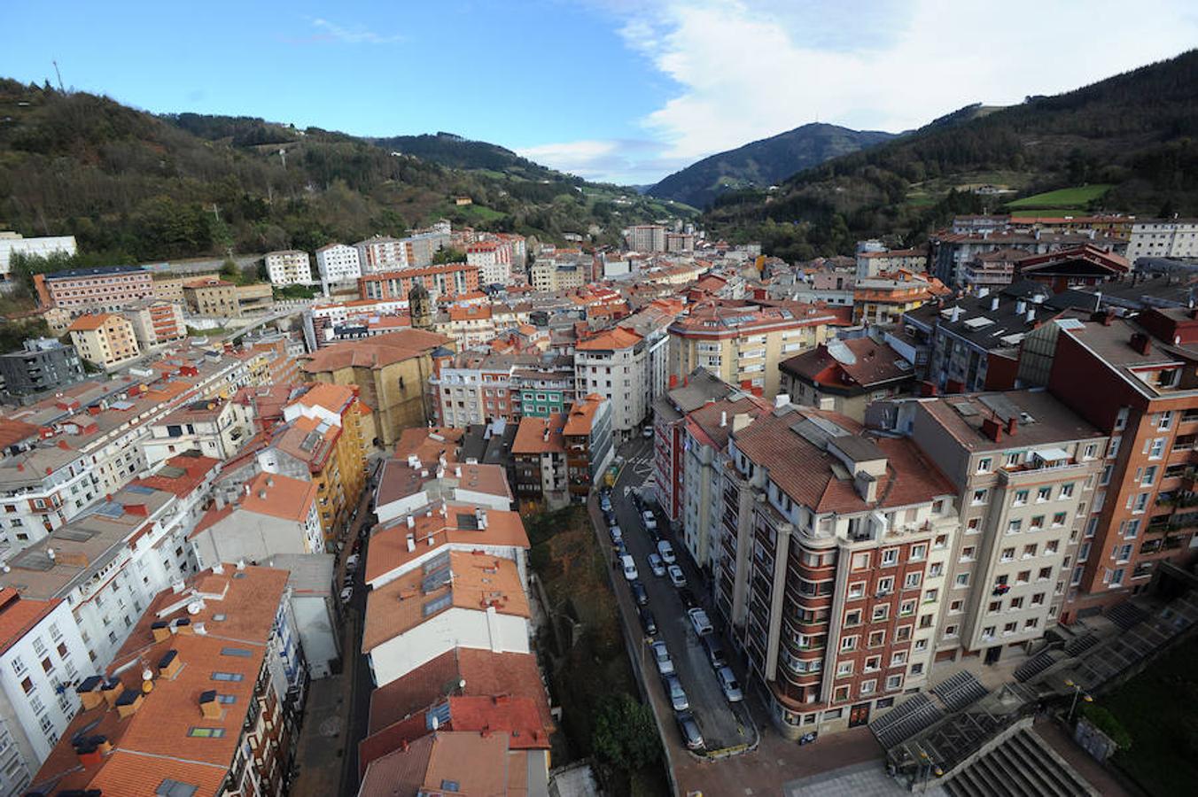 El edificio eibarrés mide 77 metros y es el más alto del territorio guipuzcoano