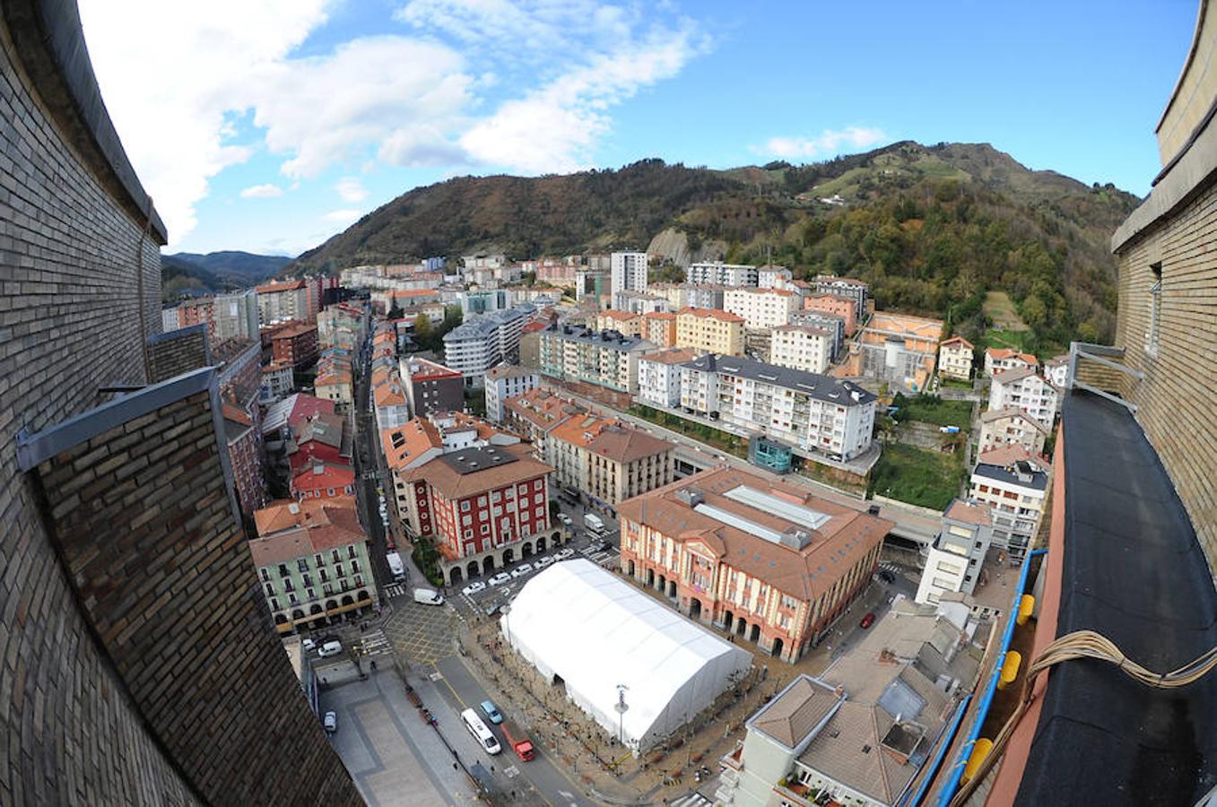 El edificio eibarrés mide 77 metros y es el más alto del territorio guipuzcoano