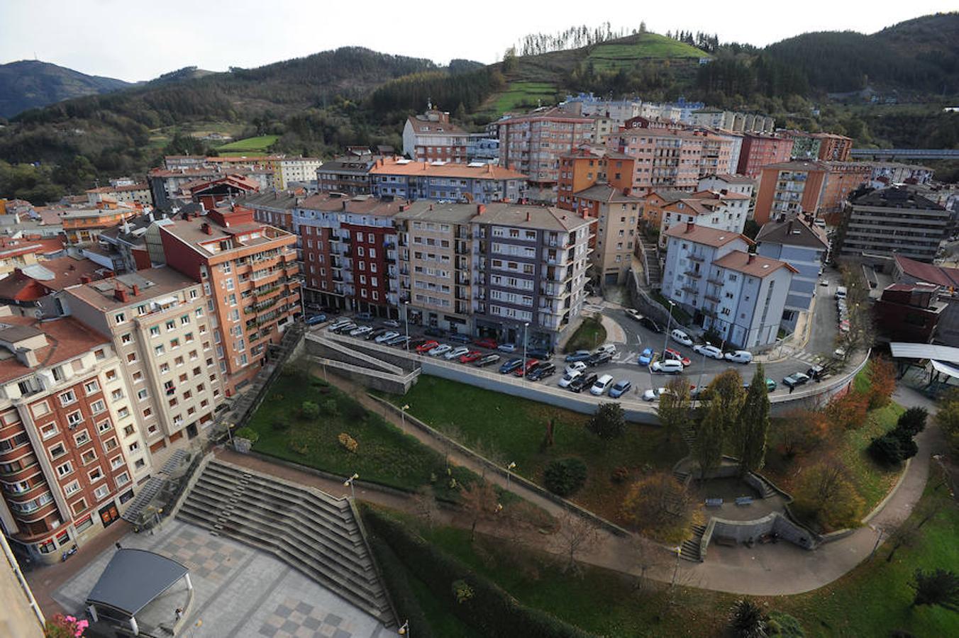El edificio eibarrés mide 77 metros y es el más alto del territorio guipuzcoano