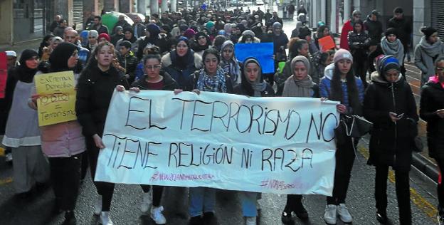 La manifestación recorrió el domingo las calles del centro de Eibar.