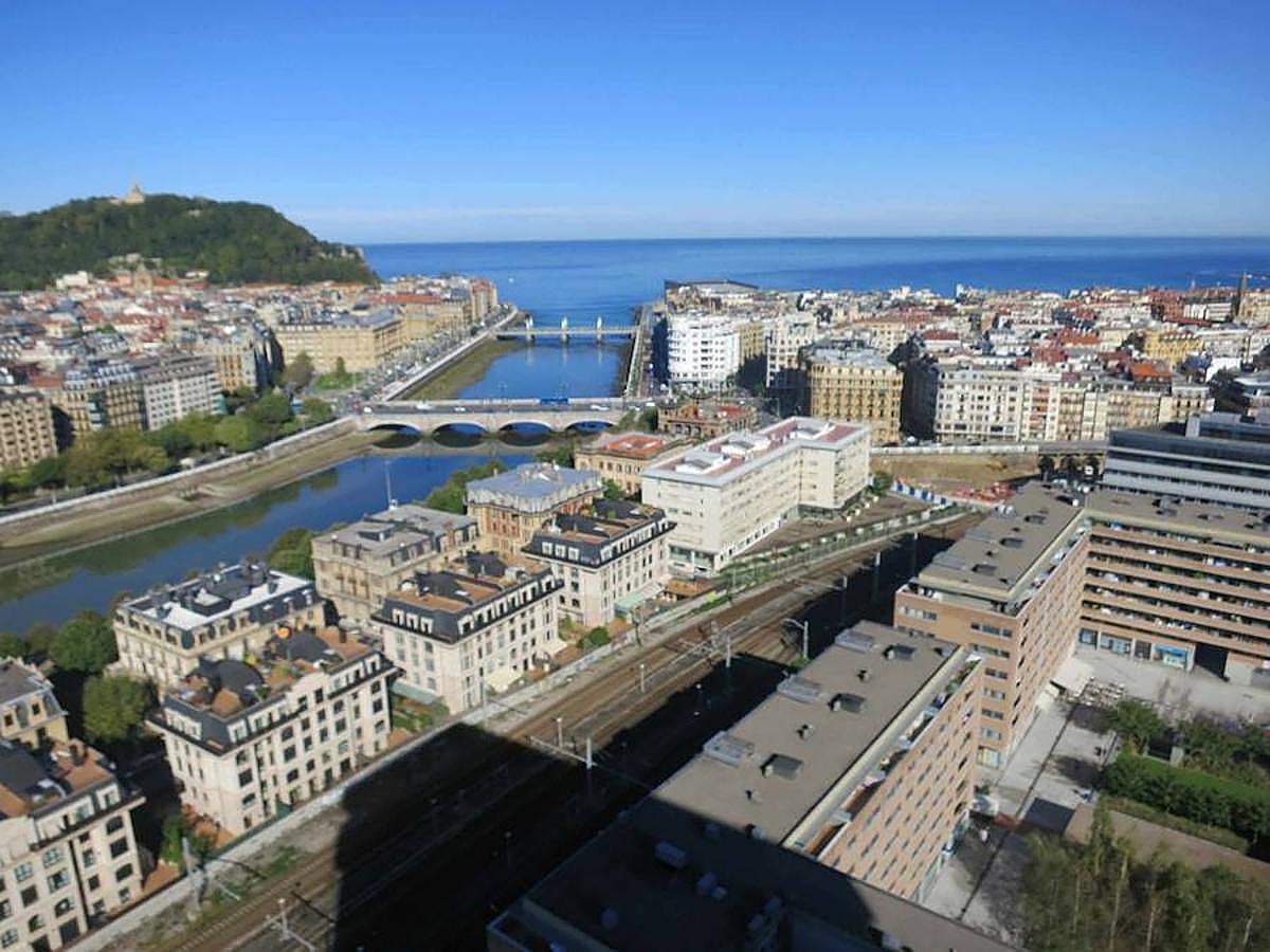 El emblemático edificio donostiarra cuenta con una altura de 76 metros y es el segundo más alto de Gipuzkoa