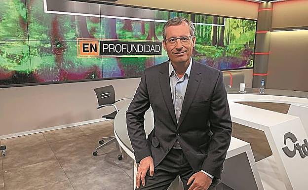 Markel Olano, en el plató de Teledonosti durante la entrevista emitida anoche.