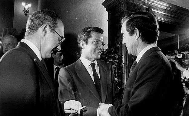 Suárez con Ardanza y Garaikoetxea, en los años ochenta. 