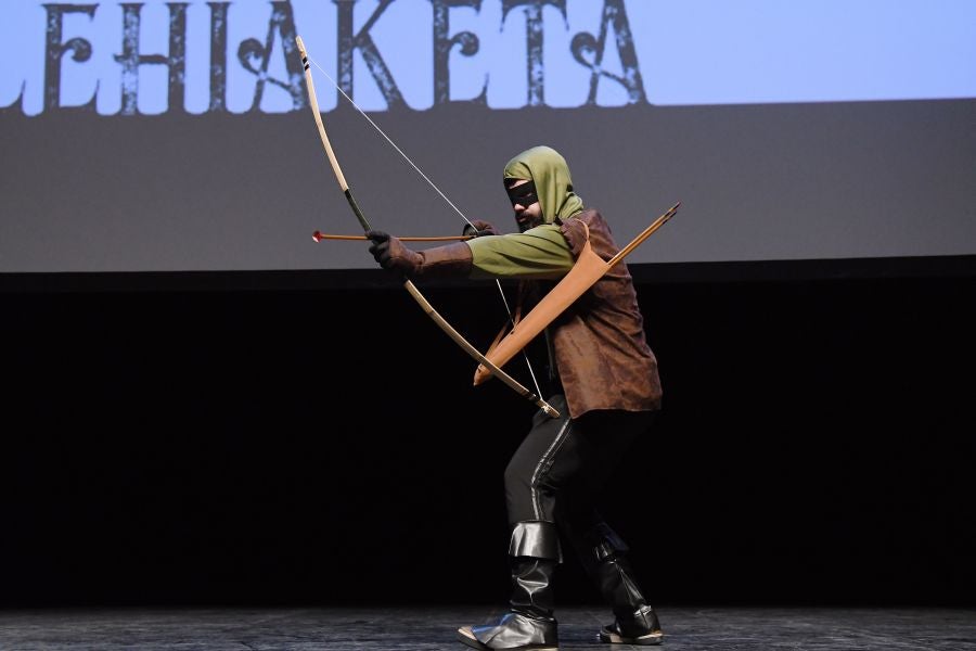 Numeroso público de todas las edades se ha acercado este sábado hasta el Kursaal donde se celebra la tercera edición del Salón del Cómic