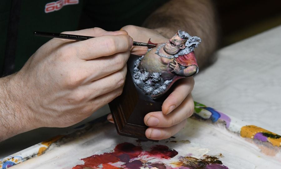 Numeroso público de todas las edades se ha acercado este sábado hasta el Kursaal donde se celebra la tercera edición del Salón del Cómic