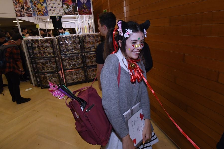 Numeroso público de todas las edades se ha acercado este sábado hasta el Kursaal donde se celebra la tercera edición del Salón del Cómic
