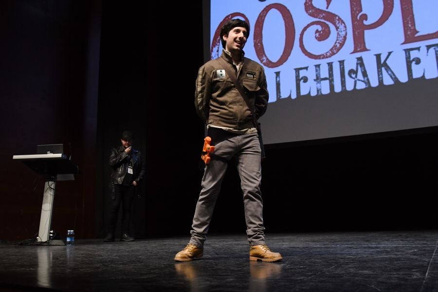 Numeroso público de todas las edades se ha acercado este sábado hasta el Kursaal donde se celebra la tercera edición del Salón del Cómic