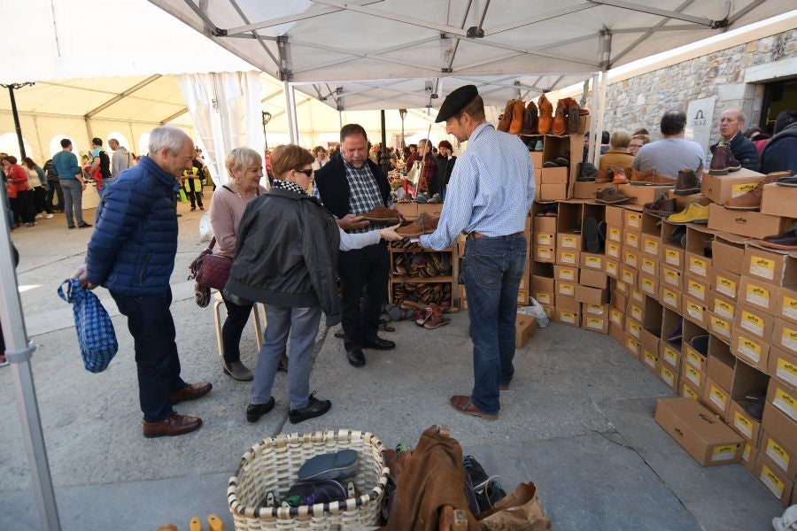 La localidad de Segura ha acogido este domingo su tradicional Feria de Flores y Plantas de Primavera