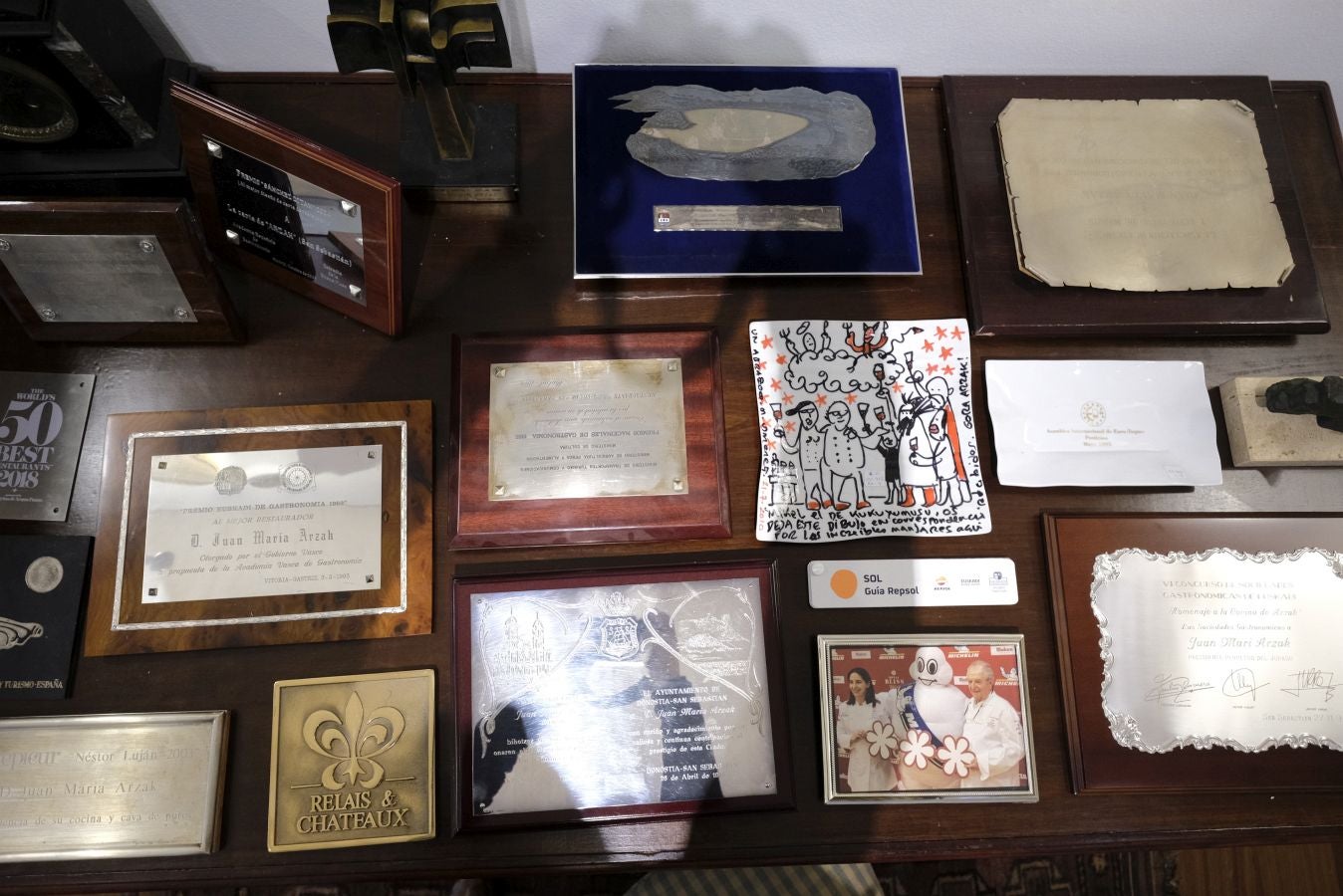 San Telmo y Tabakalera inauguran dos exposiciones que retratan la evolución de la sociedad vasca a través del chef donostiarra y la Nueva Cocina Vasca