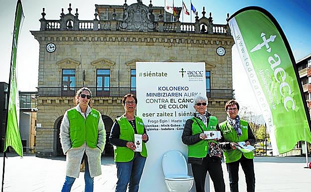 Voluntarias de la comarca participaron ayer en la campaña. 