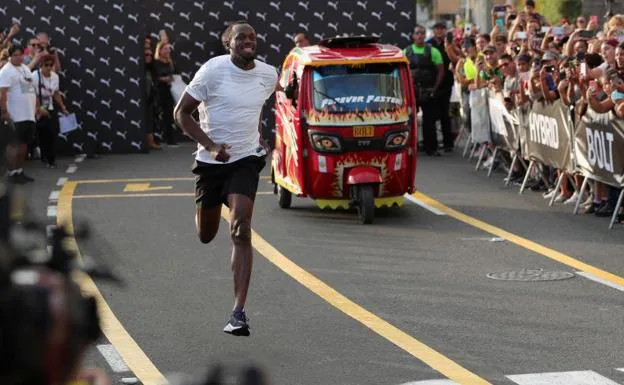 Usain Bolt gana una carrera en Lima a un mototaxi sin despeinarse