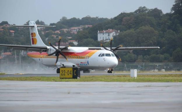 La huelga en Air Nostrum antes y después de Semana Santa afecta al aeropuerto de Hondarribia