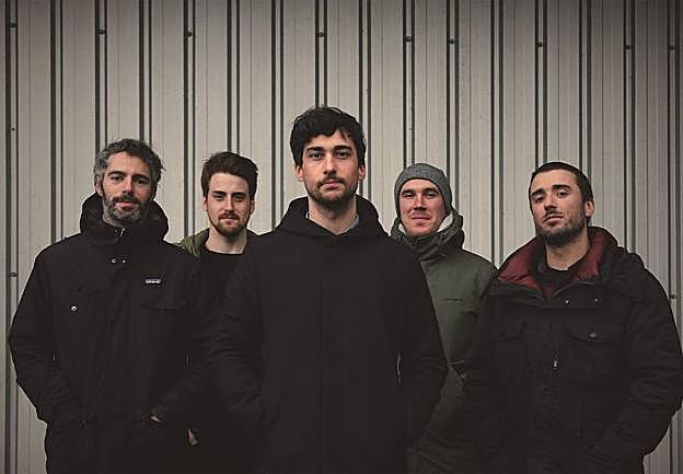 Rubén Ramos, en el centro de la imagen, al frente del grupo Cohen.