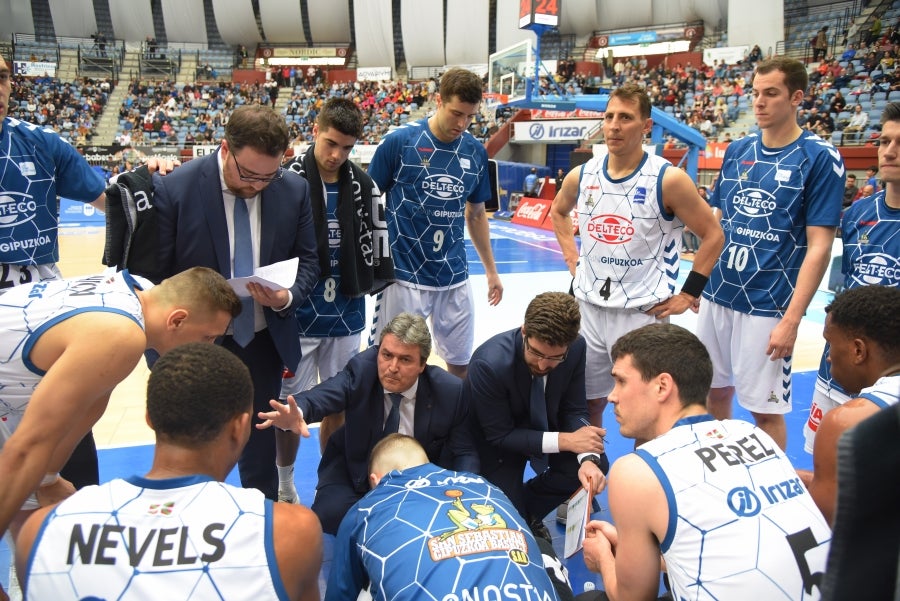 Illunbe es el escenario donde se miden estos dos equipos situados en la parte baja de la tabla. 
